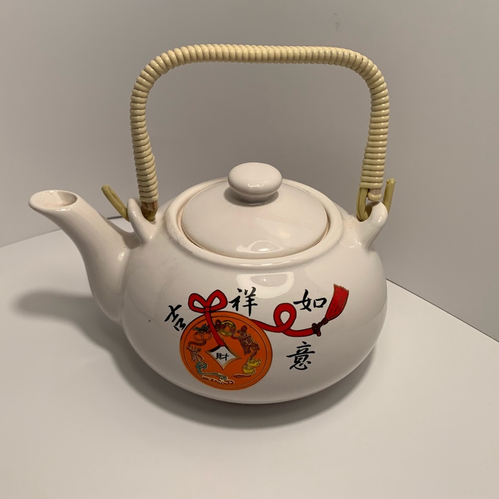 Tea pot